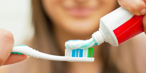 Things you need to know about teeth whitening toothpastes