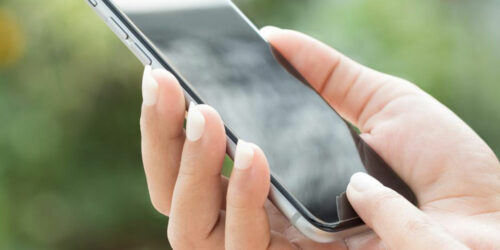 Pro and cons of a no-contract and contract smartphone plans